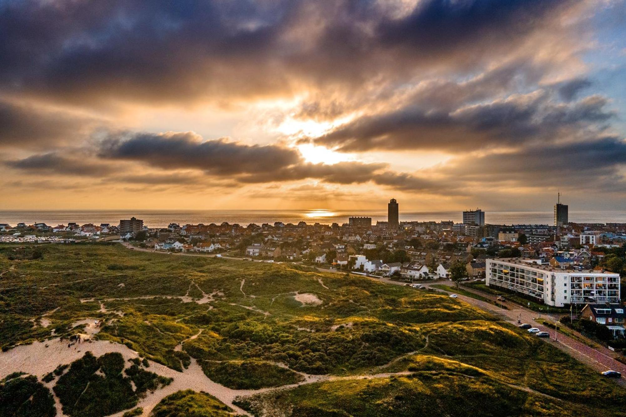 Studio Tara At The Beach With Private Parking Zandvoort Extérieur photo